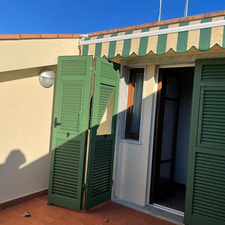 Confortevole Camera Matrimoniale A 500 Mt Dal Mare 马瑞纳迪卡拉拉 外观 照片