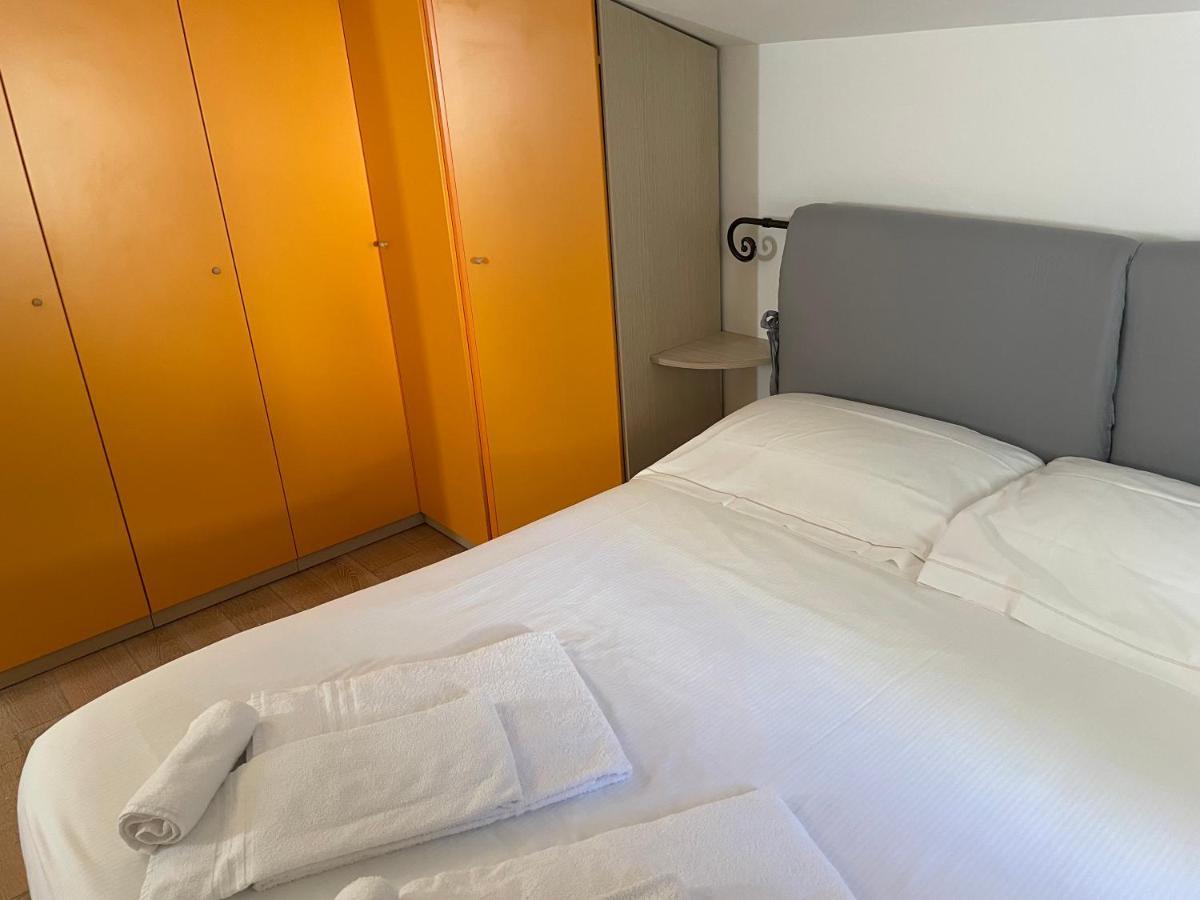 Confortevole Camera Matrimoniale A 500 Mt Dal Mare 马瑞纳迪卡拉拉 外观 照片