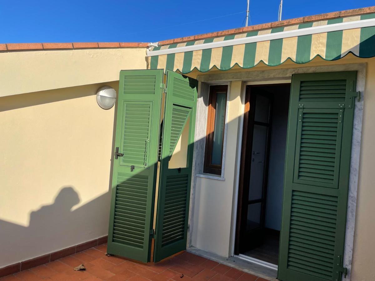 Confortevole Camera Matrimoniale A 500 Mt Dal Mare 马瑞纳迪卡拉拉 外观 照片